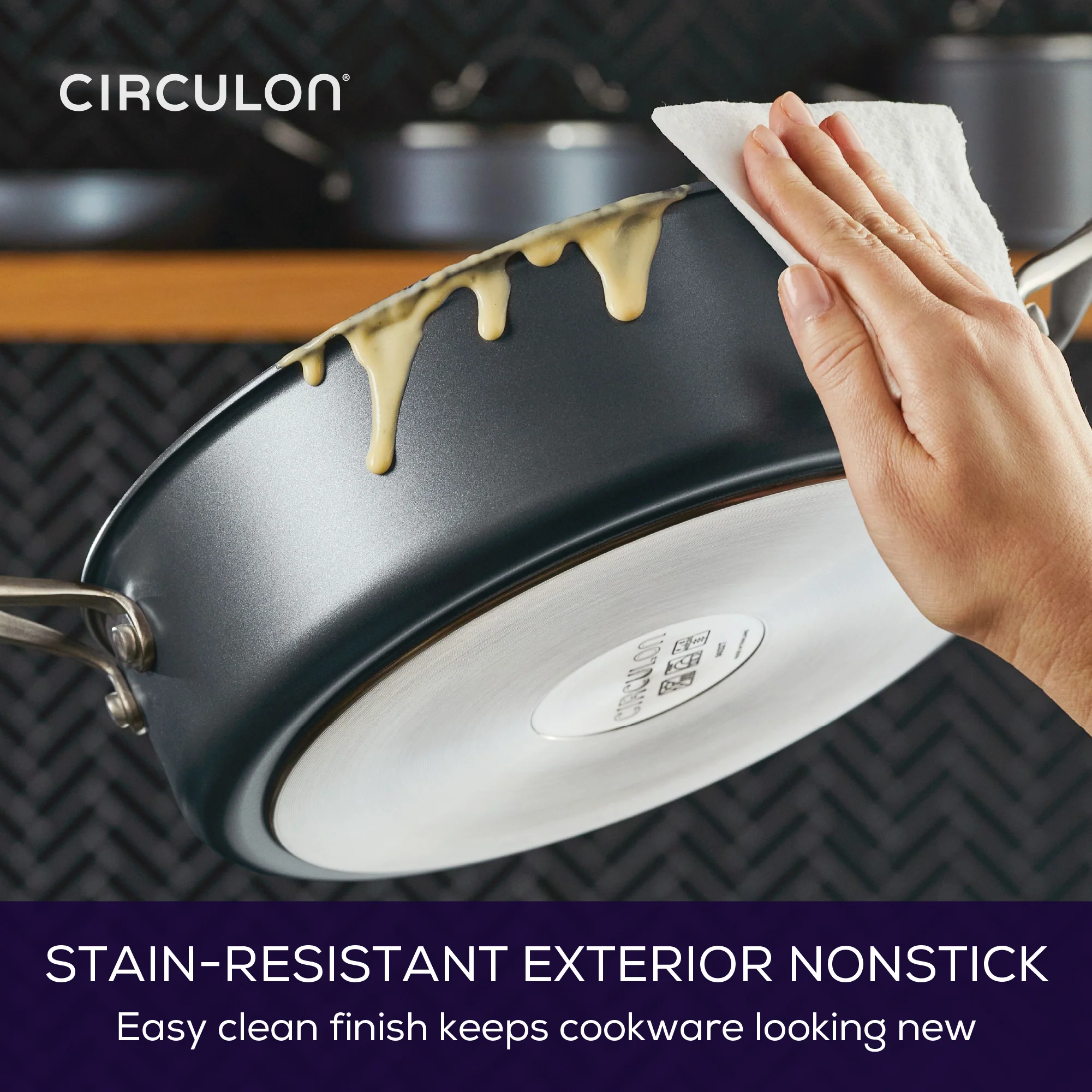 ScratchDefense Extreme Non-Stick Chef's Pan & Lid with Helper Handle - 4.2L - Image 8
