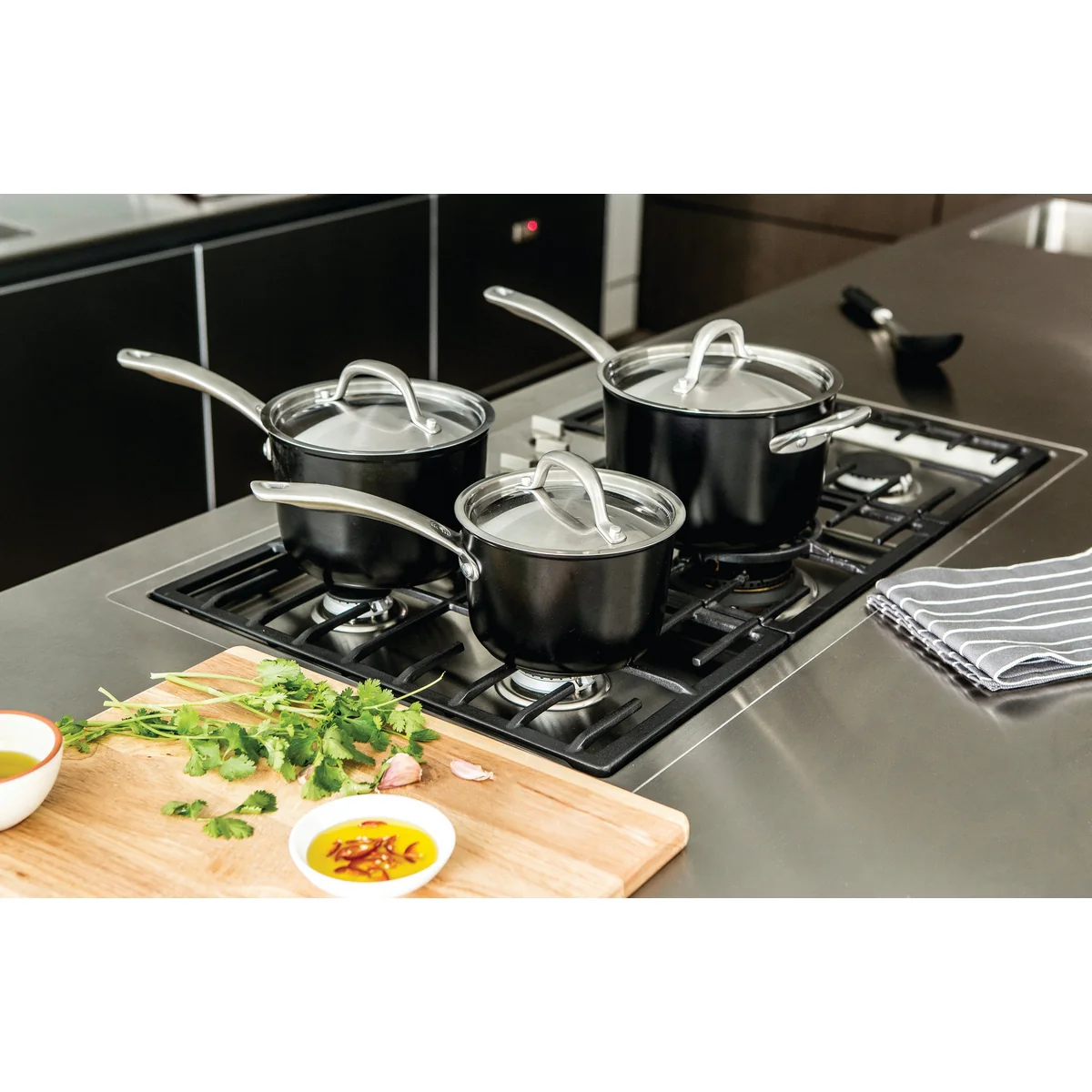 Ultimum Non-Stick Large Saucepan - 20cm - Image 4